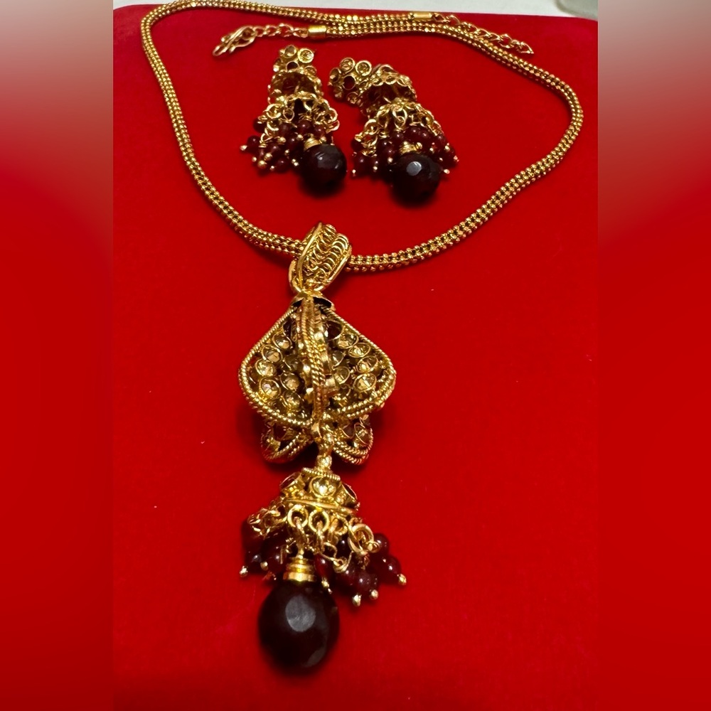 Gold and burgundy necklace set with matching jumka